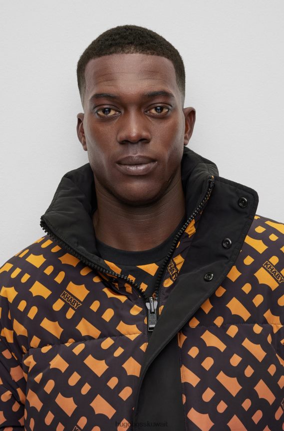 4TFNJN1016 منقوشة Hugo Boss سترة ذات وجهين x khaby مقاومة للماء ومزينة بحروف متدرجة