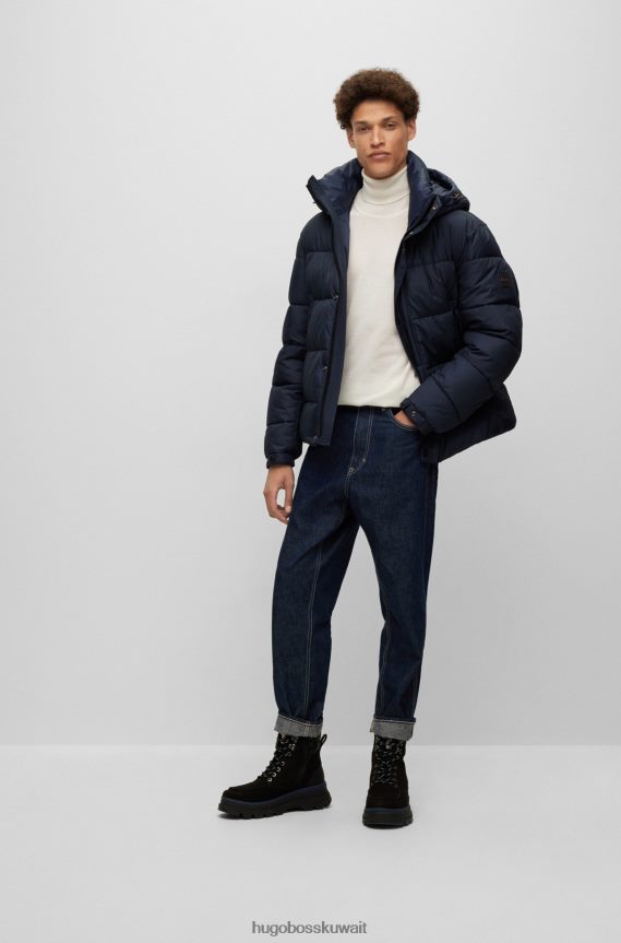 4TFNJN1022 أزرق غامق Hugo Boss سترة منتفخة بغطاء رأس مقاومة للماء باللون الأزرق الداكن مع رقعة شعار Hugo