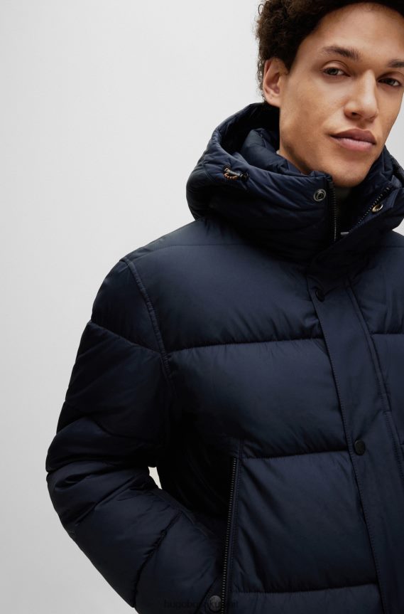 4TFNJN1022 أزرق غامق Hugo Boss سترة منتفخة بغطاء رأس مقاومة للماء باللون الأزرق الداكن مع رقعة شعار Hugo