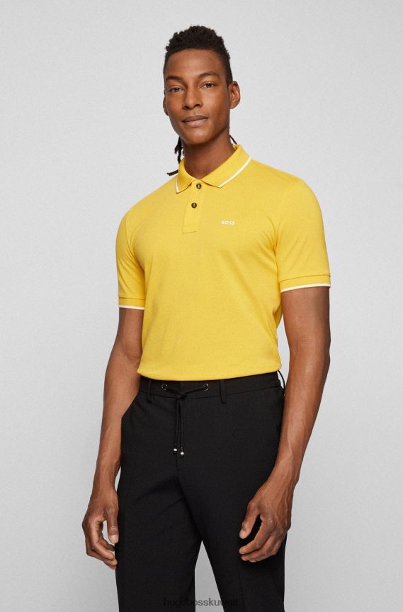 4TFNJN1024 أصفر فاتح Hugo Boss قميص بولو هوغو ذو قصة ضيقة باللون الأصفر الفاتح مع شعار أسفل الياقة