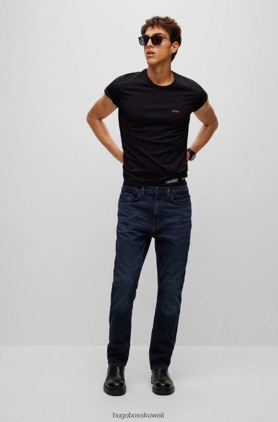 4TFNJN1039 أسود Hugo Boss حزمة من ثلاثة قمصان داخلية مع شعار أحمر مطبوع باللون الأسود