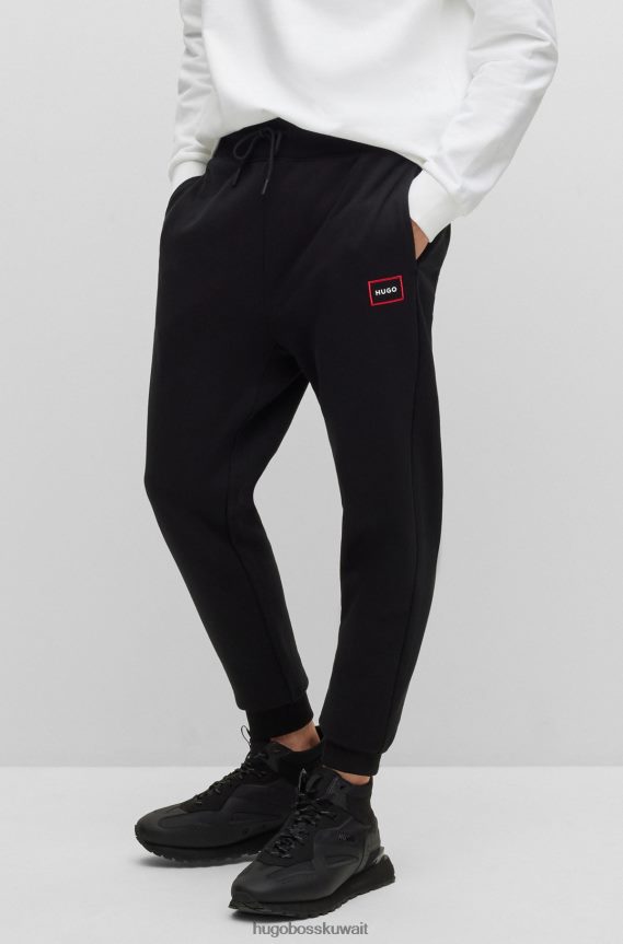 4TFNJN1067 أسود Hugo Boss بدلة رياضية من Hugo مصنوعة من قطن تيري باللون الأسود مع شعار بإطار أحمر