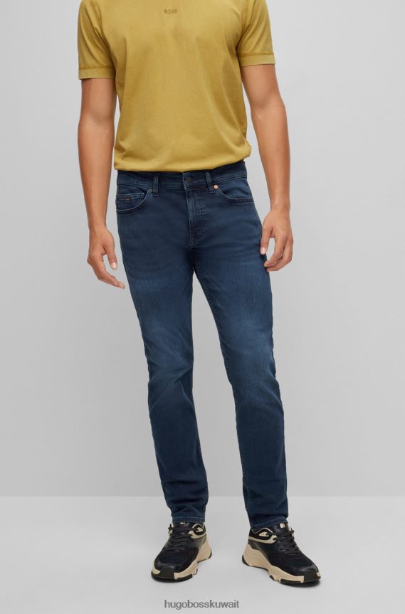 4TFNJN1070 أزرق غامق Hugo Boss جينز أزرق داكن بقصّة ضيّقة من قماش الدنيم المريح والمطاط باللون الأزرق والأسود