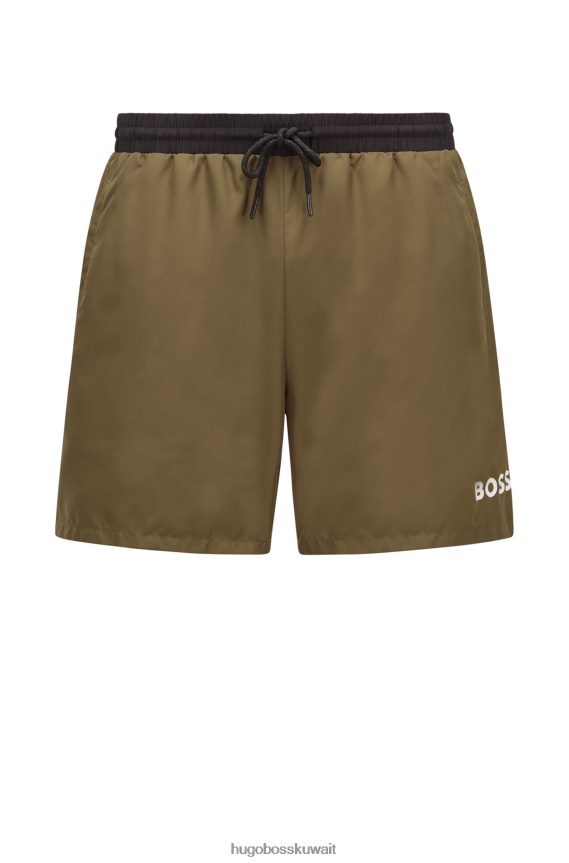 4TFNJN1079 أخضر غامق Hugo Boss شورت سباحة بشعار متباين باللون الأخضر الداكن من Hugo مصنوع من مواد معاد تدويرها