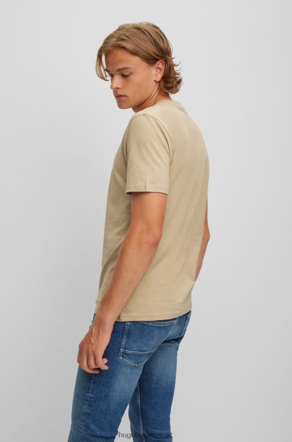 4TFNJN1109 البيج الفاتح Hugo Boss تي شيرت هوغو من الجيرسي القطني باللون البيج الفاتح مع شعار مطبوع بالمطاط