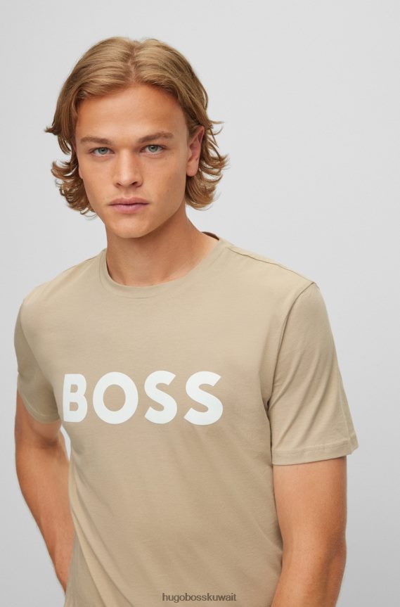 4TFNJN1109 البيج الفاتح Hugo Boss تي شيرت هوغو من الجيرسي القطني باللون البيج الفاتح مع شعار مطبوع بالمطاط