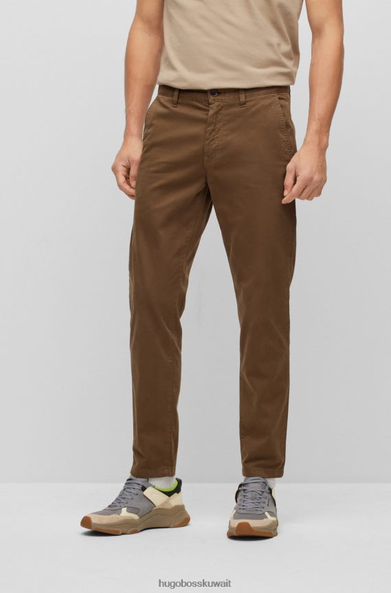 4TFNJN1256 أخضر غامق Hugo Boss تشينو هوغو باللون الأخضر الداكن مصنوع من الساتان القطني المطاطي المصبوغ