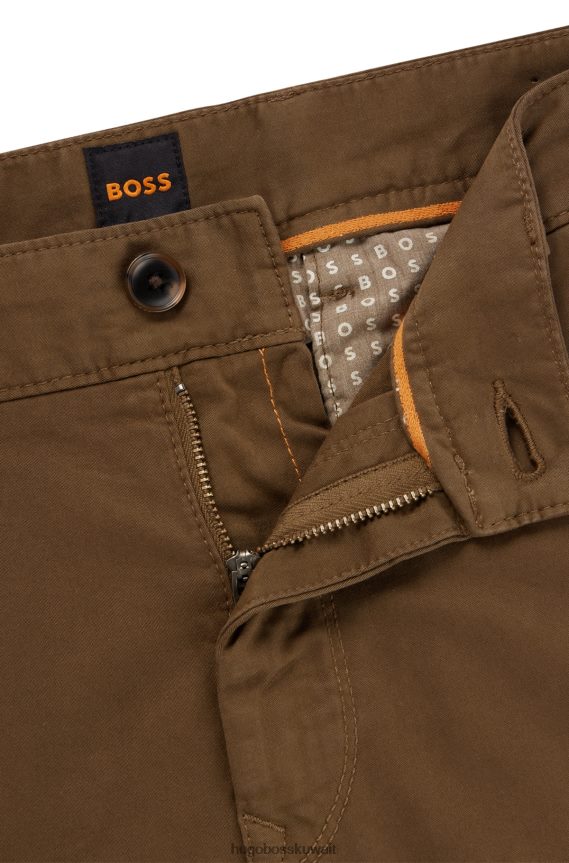 4TFNJN1256 أخضر غامق Hugo Boss تشينو هوغو باللون الأخضر الداكن مصنوع من الساتان القطني المطاطي المصبوغ