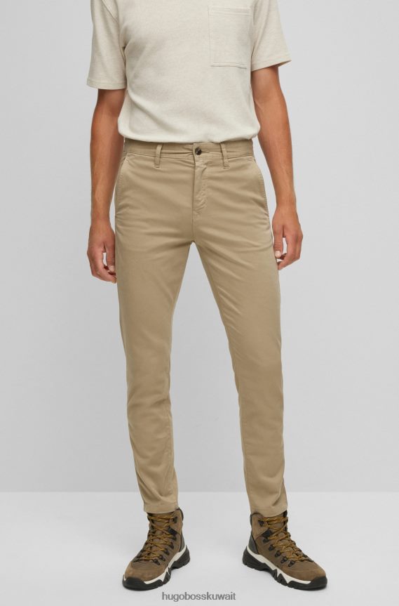4TFNJN1262 البني الفاتح Hugo Boss بنطال تشينو بني فاتح مدبب من هوغو مصنوع من الساتان القطني المصبوغ