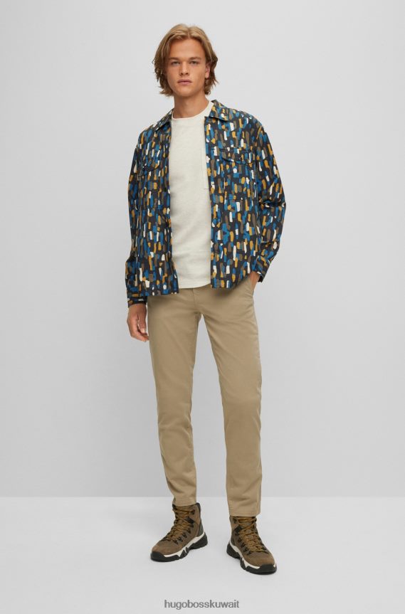 4TFNJN1262 البني الفاتح Hugo Boss بنطال تشينو بني فاتح مدبب من هوغو مصنوع من الساتان القطني المصبوغ