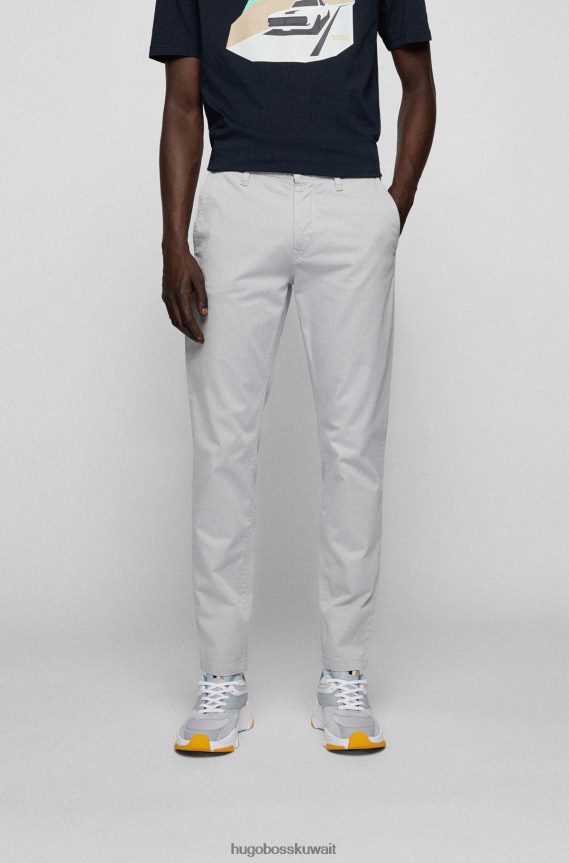 4TFNJN1265 رمادي فاتح Hugo Boss تشينو ذو قصة مدببة مصنوع من الساتان القطني المصبوغ باللون الرمادي الفاتح