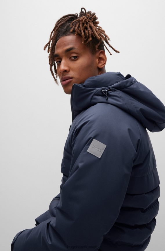 4TFNJN1272 أزرق غامق Hugo Boss سترة زرقاء داكنة مقاومة للماء مع تفاصيل شعار هوغو