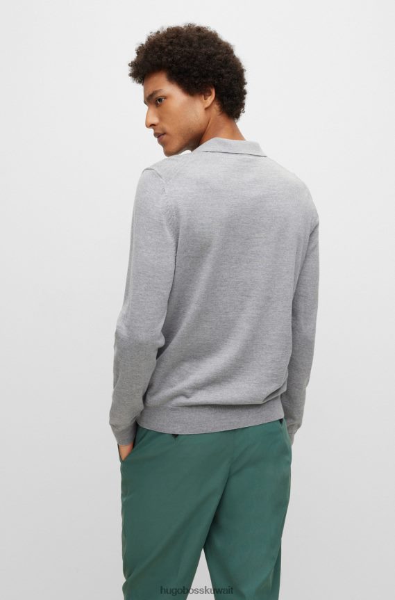 4TFNJN1274 رمادي فاتح Hugo Boss سترة هوغو بولو باللون الرمادي الفاتح من الصوف البكر مع شعار مطرز