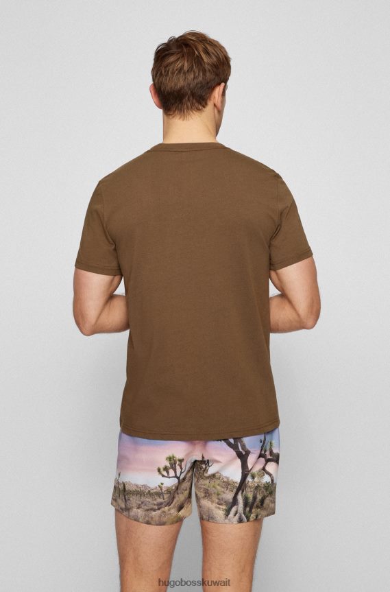 4TFNJN1307 أخضر غامق Hugo Boss تي شيرت مريح بعامل حماية من الأشعة فوق البنفسجية 50+ مصنوع من القطن مع شعار Hugo باللون الأخضر الداكن