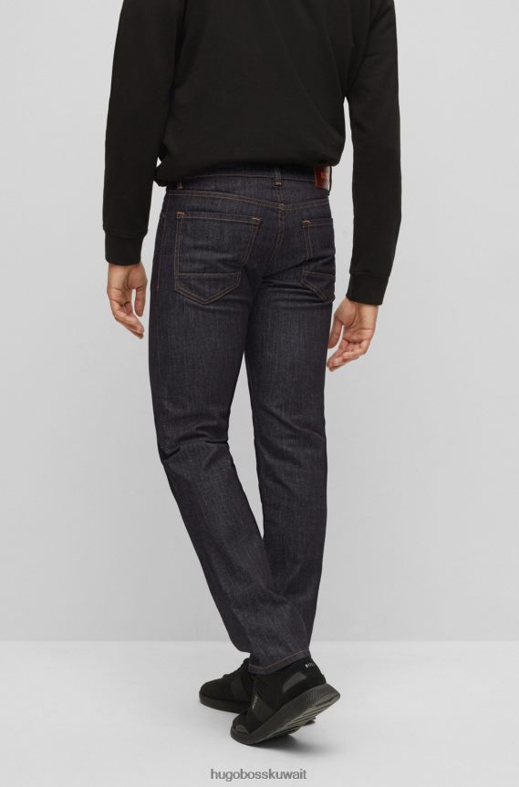 4TFNJN1317 أزرق غامق Hugo Boss هوغو جينز أزرق داكن بقصة عادية من قماش الدنيم الأزرق القابل للتمدد