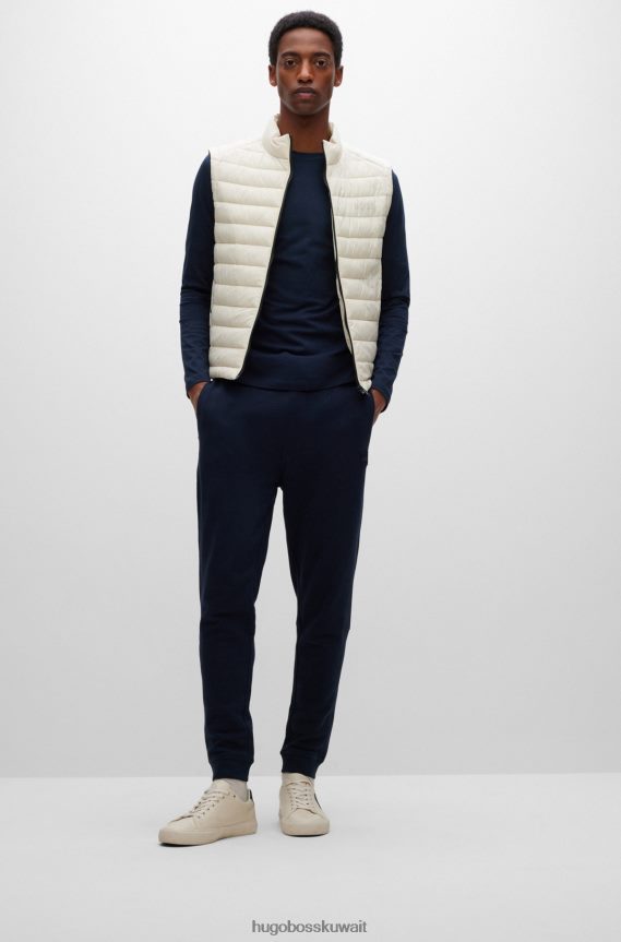 4TFNJN1330 أزرق غامق Hugo Boss تيشيرت هوغو من الجيرسي القطني بقصة عادية مع رقعة شعار باللون الأزرق الداكن