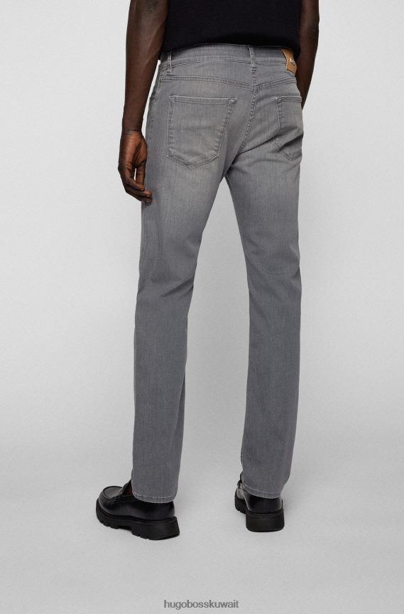 4TFNJN1341 رمادي Hugo Boss هوغو جينز رمادي بقصة عادية من قماش الدنيم الرمادي خفيف الوزن