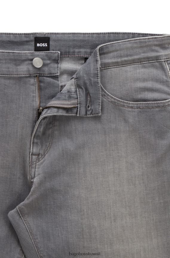 4TFNJN1341 رمادي Hugo Boss هوغو جينز رمادي بقصة عادية من قماش الدنيم الرمادي خفيف الوزن