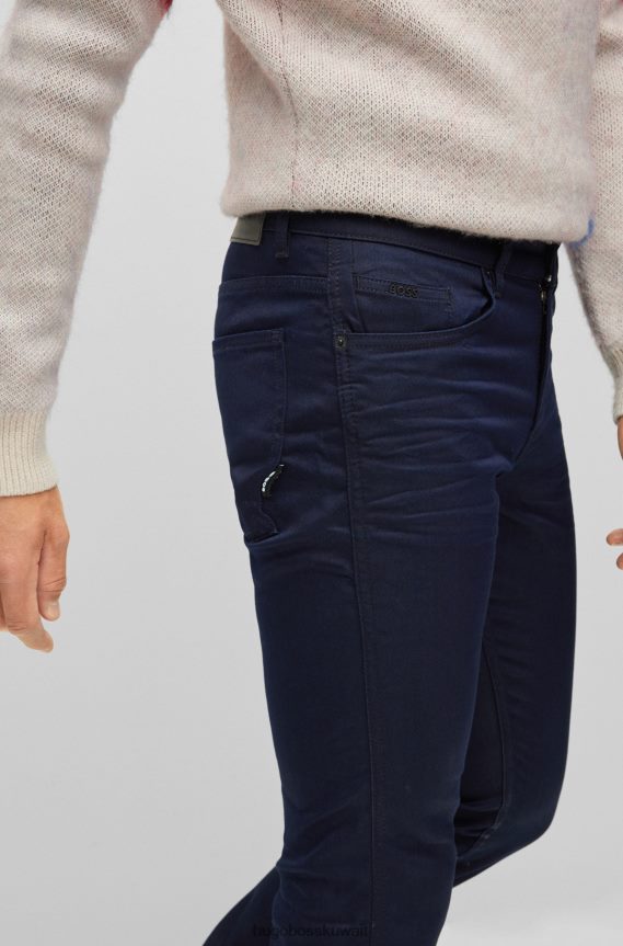 4TFNJN1359 أزرق غامق Hugo Boss جينز هوغو ذو قصة ضيقة باللون الأزرق الداكن من قماش الدنيم المريح القابل للتمدد باللون الأزرق والأسود