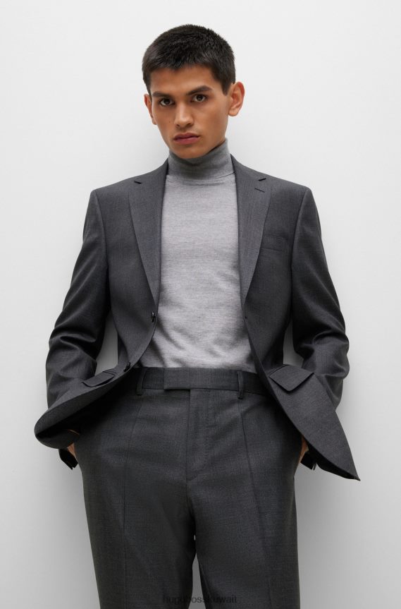 4TFNJN1364 الرمادي الداكن Hugo Boss بدلة هوغو باللون الرمادي الداكن بقصة عادية مصنوعة من نسيج قطني طويل من الصوف البكر