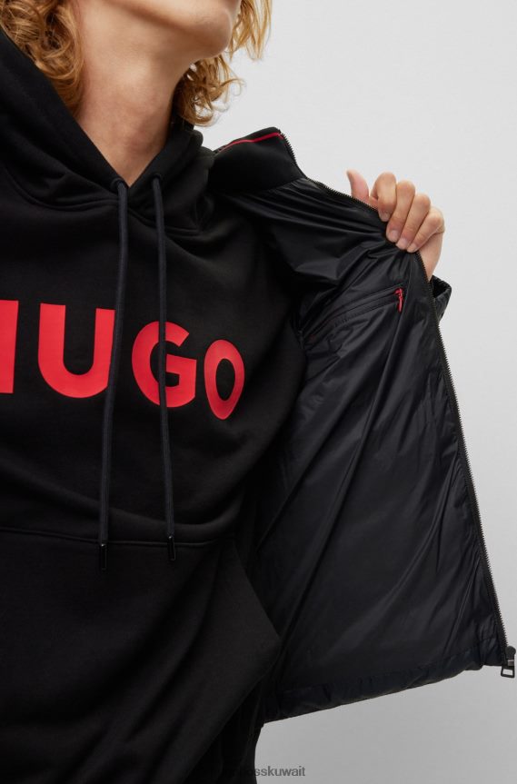 4TFNJN1389 أسود Hugo Boss سترة منتفخة سوداء ضيقة من Hugo مع ملصق شعار أحمر