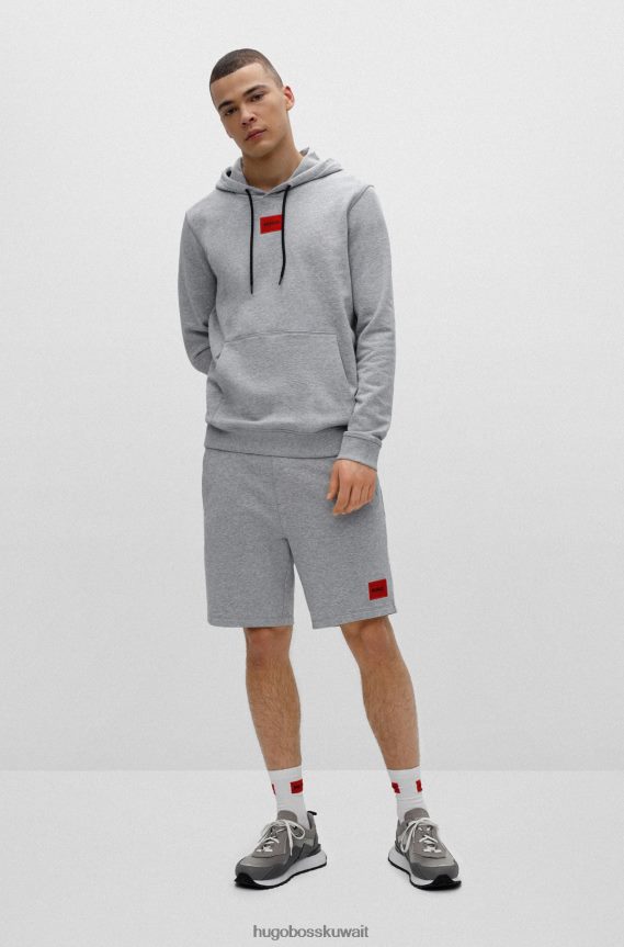 4TFNJN1395 الرمادي الداكن Hugo Boss سويت شيرت هوغو بغطاء رأس باللون الرمادي الداكن من قطن تيري مع ملصق شعار أحمر