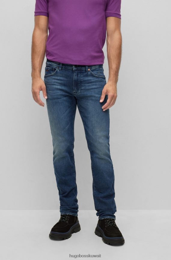 4TFNJN1402 أزرق غامق Hugo Boss هوغو جينز بقصة عادية باللون الأزرق من قماش الدنيم المريح والمطاط باللون الأزرق الداكن