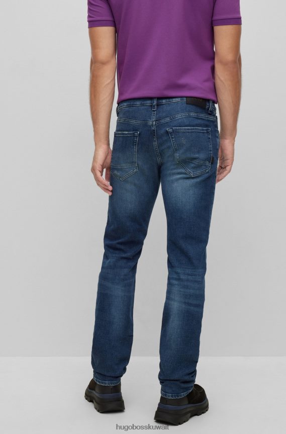 4TFNJN1402 أزرق غامق Hugo Boss هوغو جينز بقصة عادية باللون الأزرق من قماش الدنيم المريح والمطاط باللون الأزرق الداكن