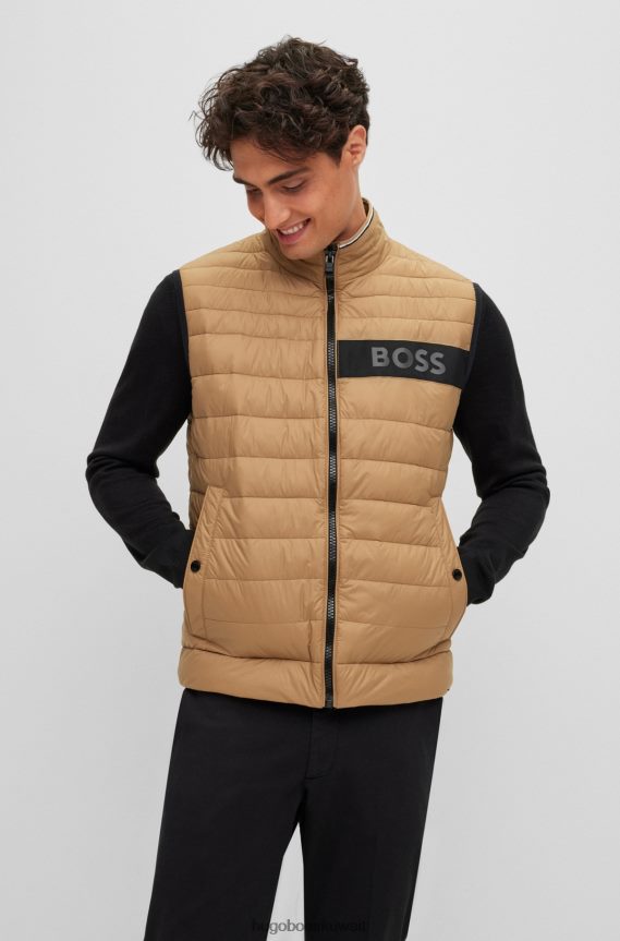 4TFNJN1407 اللون البيج Hugo Boss جيليه هوغو بيج مبطن طارد للماء مع شريط شعار ثلاثي الأبعاد