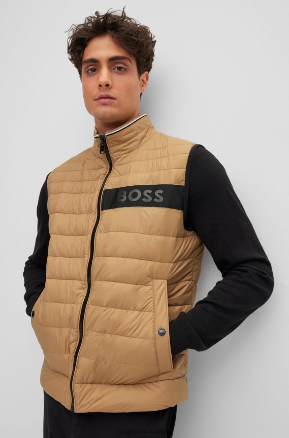 4TFNJN1407 اللون البيج Hugo Boss جيليه هوغو بيج مبطن طارد للماء مع شريط شعار ثلاثي الأبعاد