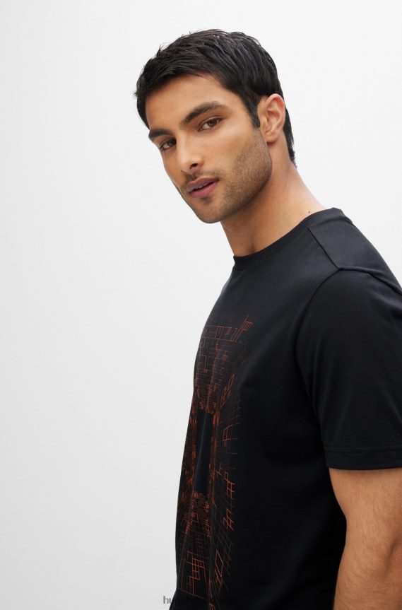 4TFNJN1410 أسود Hugo Boss تي شيرت أسود من مزيج القطن مع عمل فني يتوهج في الظلام