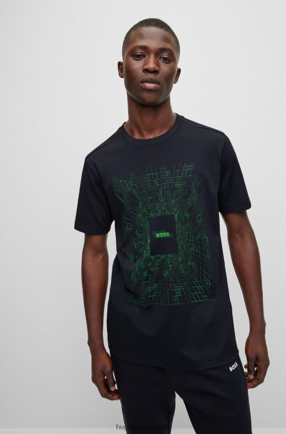 4TFNJN1412 أزرق غامق Hugo Boss تي شيرت هوغو من مزيج القطن باللون الأزرق الداكن مع عمل فني يتوهج في الظلام