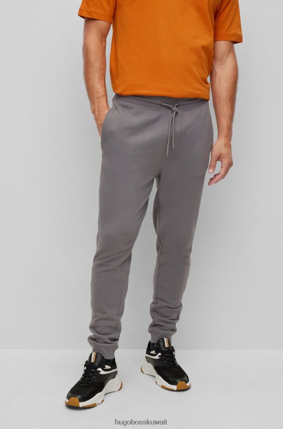 4TFNJN1434 رمادي Hugo Boss بدلة رياضية من قطن تيري باللون الرمادي مع رقعة شعار هوغو