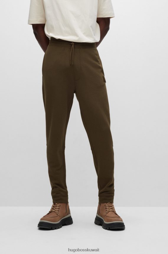 4TFNJN1437 أخضر غامق Hugo Boss بدلة رياضية من Hugo مصنوعة من قطن تيري باللون الأخضر الداكن مع رقعة الشعار