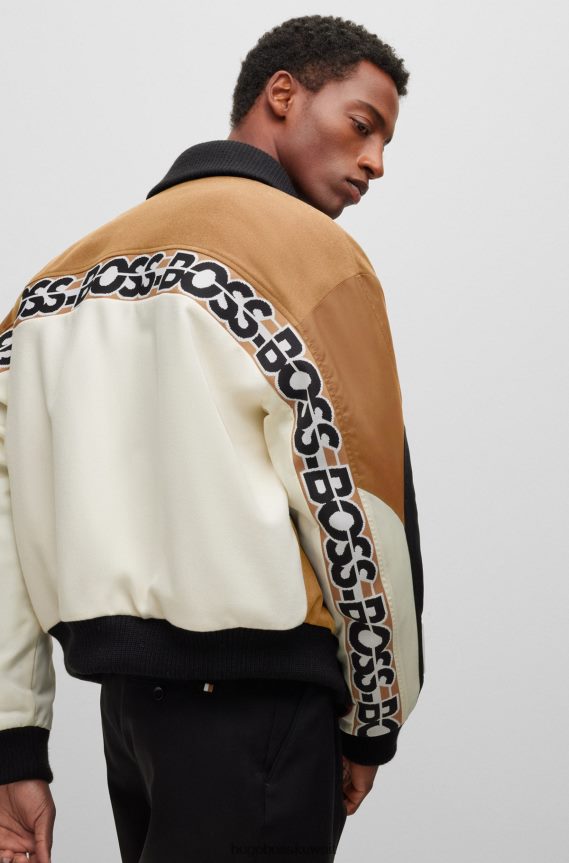 4TFNJN1443 اللون البيج Hugo Boss سترة هوغو من مزيج الصوف باللون البيج المريح مع شريط الشعار