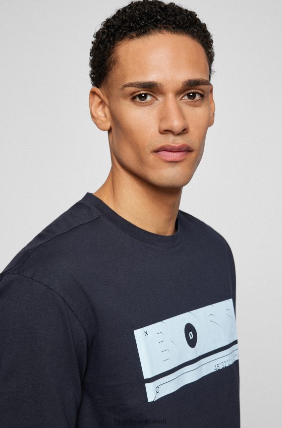 4TFNJN1471 أزرق غامق Hugo Boss تي شيرت مريح مصنوع من القطن العضوي مع شعار العمل الفني Hugo باللون الأزرق الداكن