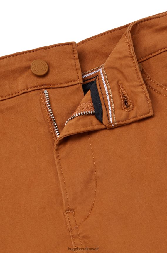 4TFNJN1512 بني Hugo Boss بنطال جينز هوغو بني بقصة ضيقة من قماش الدنيم الممشط