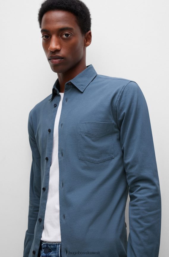 4TFNJN1515 أزرق Hugo Boss قميص بقصّة ضيّقة مصنوع من قطن الجيرسيه مع أزرار مطاطية باللون الأزرق من هوغو