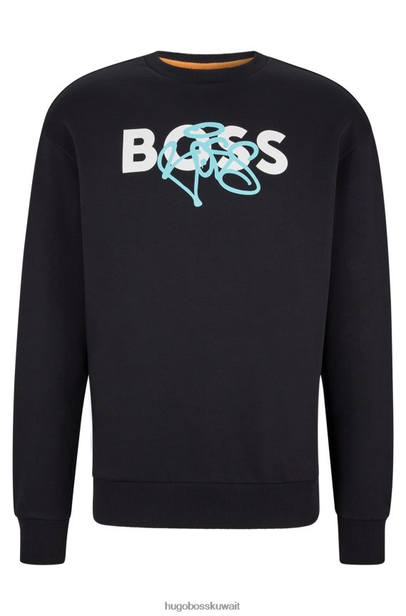 4TFNJN1531 أسود Hugo Boss هوغو قميص من النوع الثقيل من القطن ذو قصة مريحة باللون الأسود مع عمل فني بشعار الكتابة على الجدران