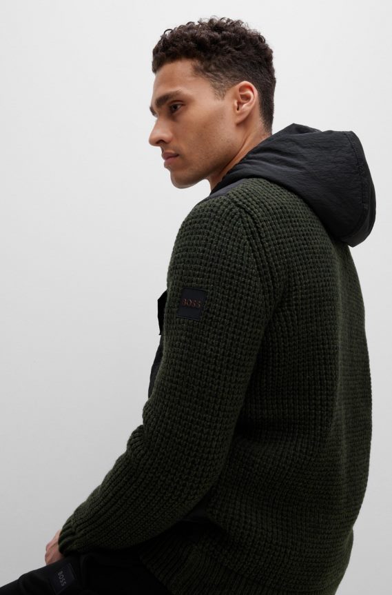 4TFNJN1575 أسود Hugo Boss سترة Hugo الهجينة بمقاس عادي مع شارة شعار السيليكون باللون الأسود