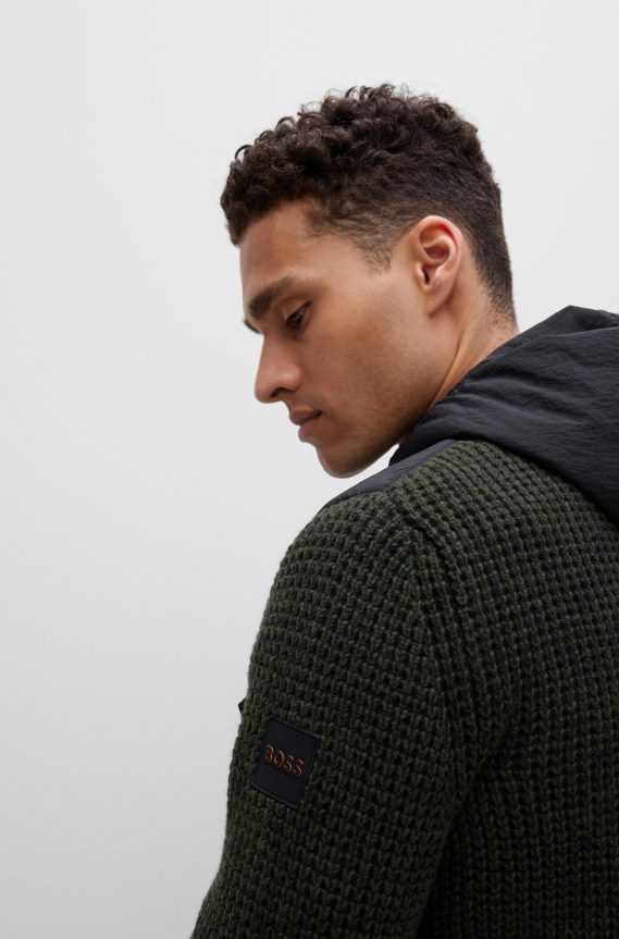 4TFNJN1575 أسود Hugo Boss سترة Hugo الهجينة بمقاس عادي مع شارة شعار السيليكون باللون الأسود