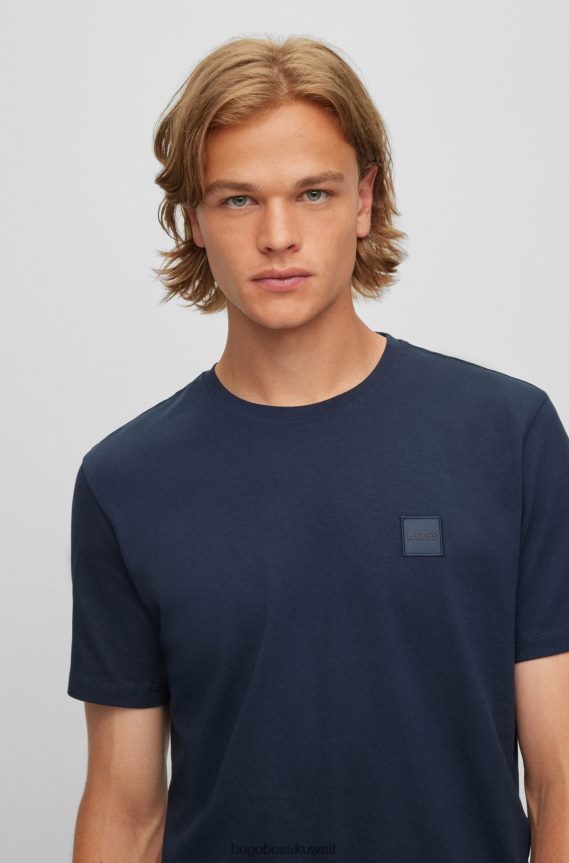 4TFNJN1580 أزرق غامق Hugo Boss تيشيرت Hugo باللون الأزرق الداكن بتصميم مريح مصنوع من قطن الجيرسيه مع رقعة الشعار