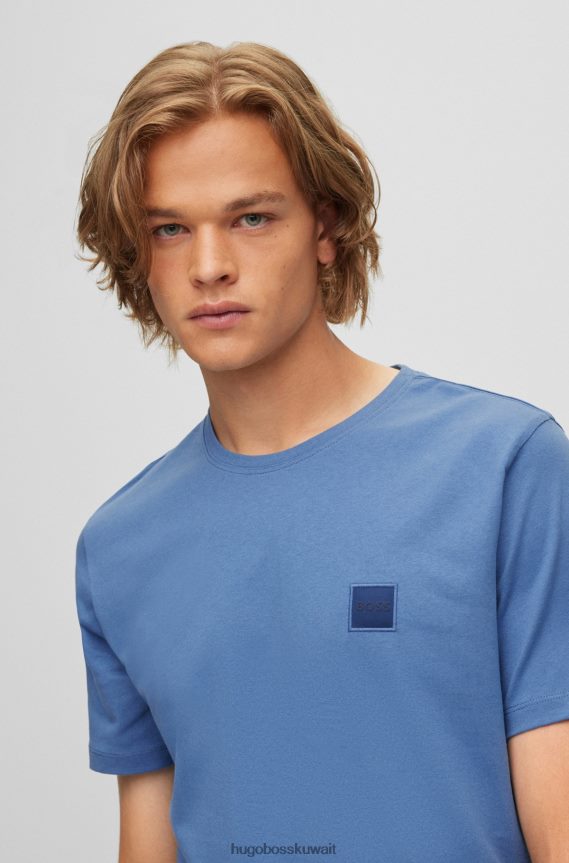 4TFNJN1582 أزرق فاتح Hugo Boss تي شيرت مريح مصنوع من قطن الجيرسيه مع رقعة شعار Hugo باللون الأزرق الفاتح