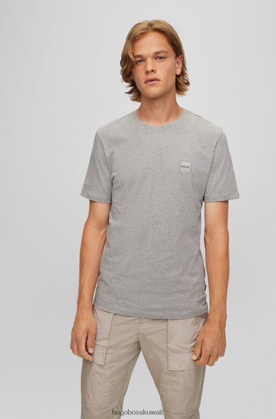 4TFNJN1588 رمادي فاتح Hugo Boss تي شيرت مريح مصنوع من قطن الجيرسيه مع رقعة شعار هوغو باللون الرمادي الفاتح