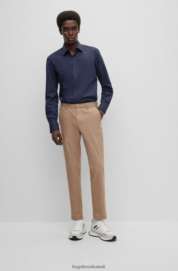4TFNJN1603 أزرق غامق Hugo Boss قميص هوغو باللون الأزرق الداكن بقصّة عادية مصنوع من قماش البوبلين القطني المطاطي سهل الكي