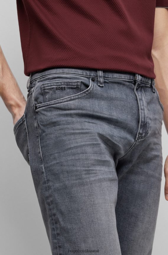 4TFNJN1612 رمادي Hugo Boss هوغو جينز رمادي بقصة عادية من قماش الدنيم الإيطالي الرمادي الناعم الملمس