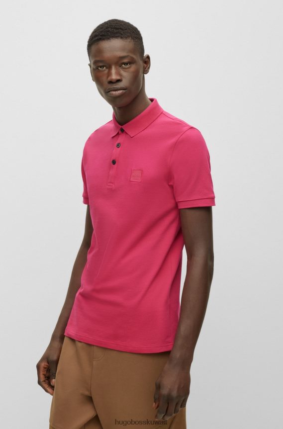 4TFNJN1614 لون القرنفل Hugo Boss قميص بولو من القطن المطاطي بقصة ضيقة مع شعار هوغو باللون الوردي