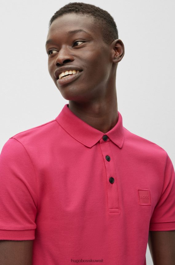 4TFNJN1614 لون القرنفل Hugo Boss قميص بولو من القطن المطاطي بقصة ضيقة مع شعار هوغو باللون الوردي