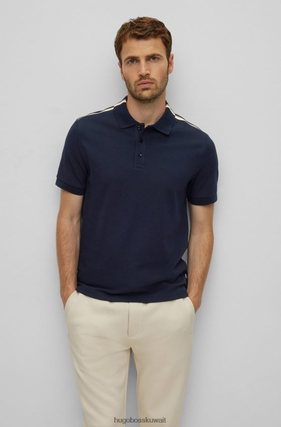 4TFNJN1634 أزرق غامق Hugo Boss قميص بولو من قطن بيكيه مع شريط هوغو المميز باللون الأزرق الداكن