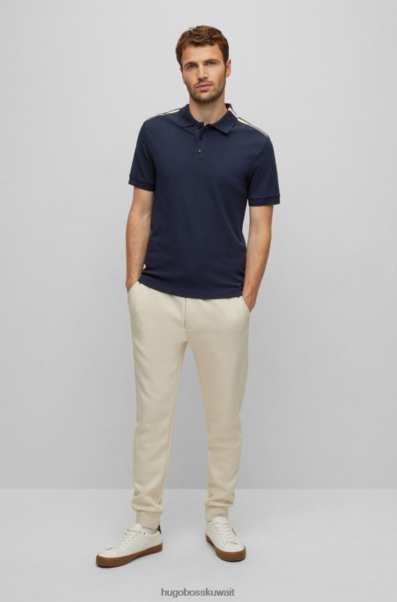 4TFNJN1634 أزرق غامق Hugo Boss قميص بولو من قطن بيكيه مع شريط هوغو المميز باللون الأزرق الداكن